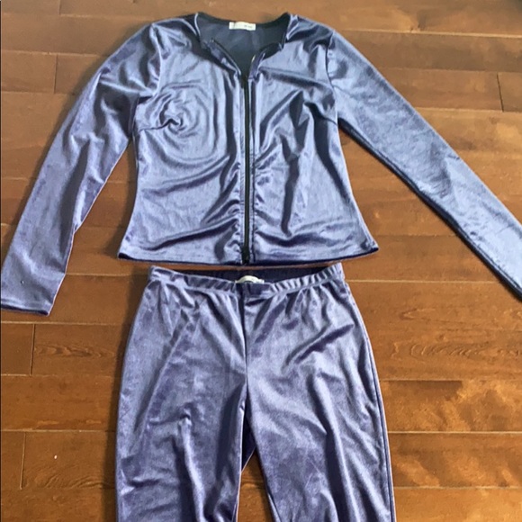 🔴SOLD FashionNova Velvet pants matching set. - Picture 6 of 8